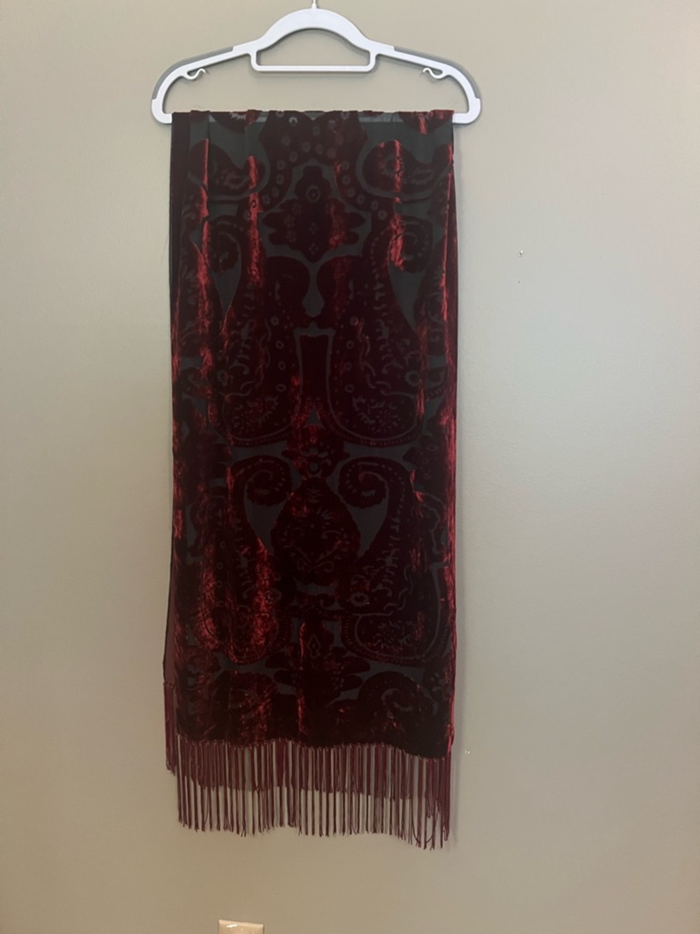 Elegant Red Velvet Patterned Scarf with Fringe